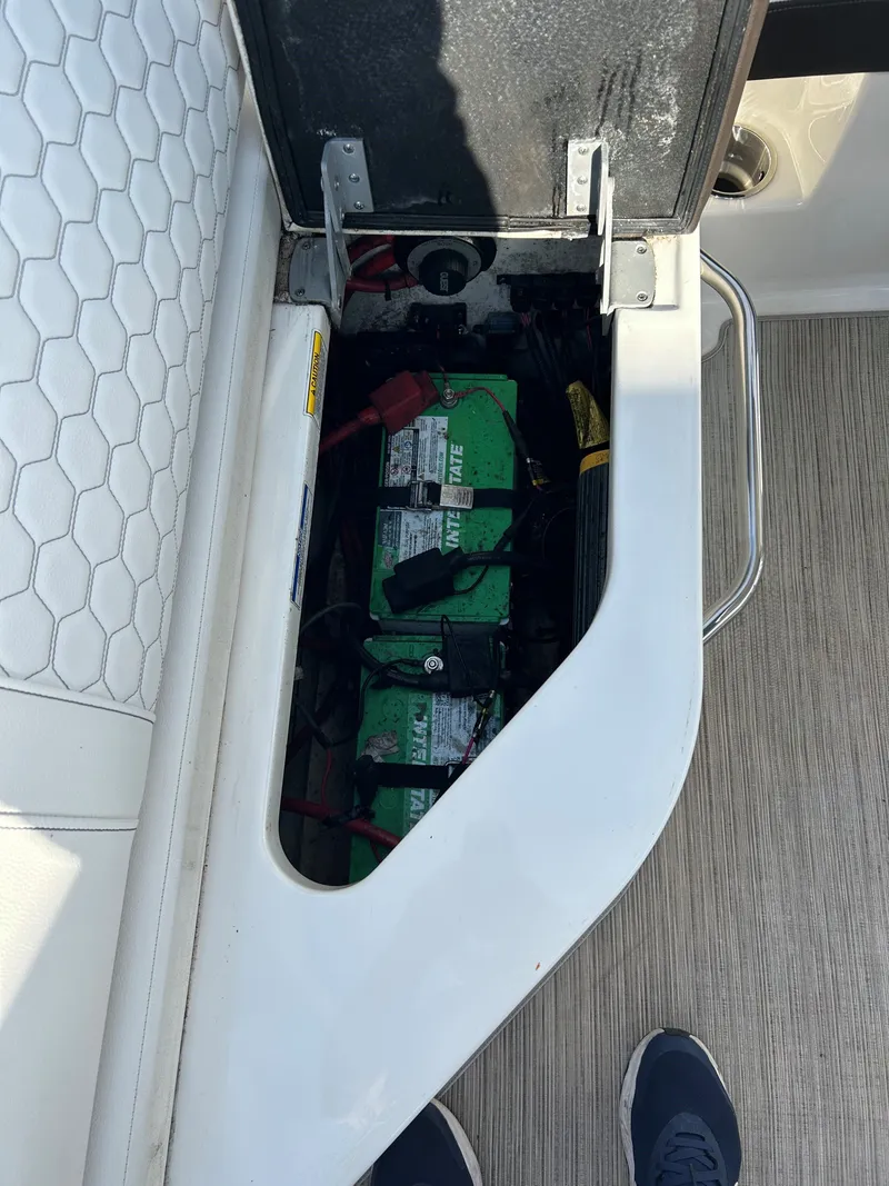 Slide: The Image of Sea Ray SDX 270 Outboard 2020 - 3