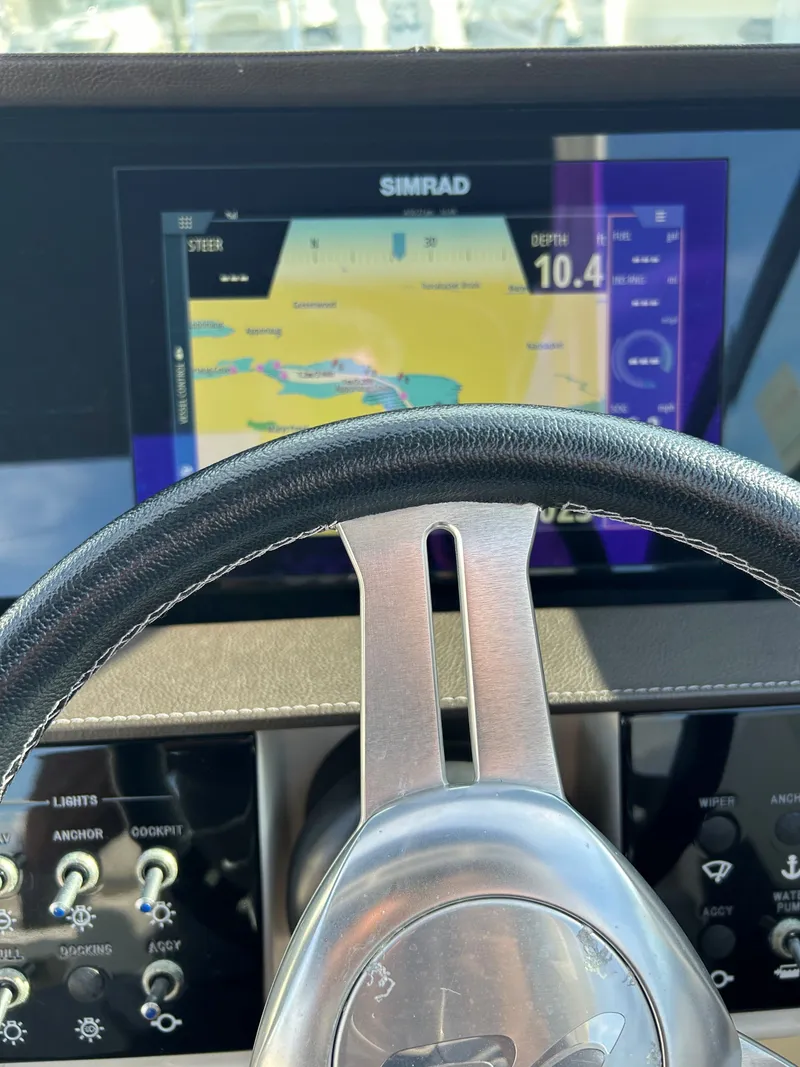 Slide: The Image of Sea Ray SDX 270 Outboard 2020 - 7