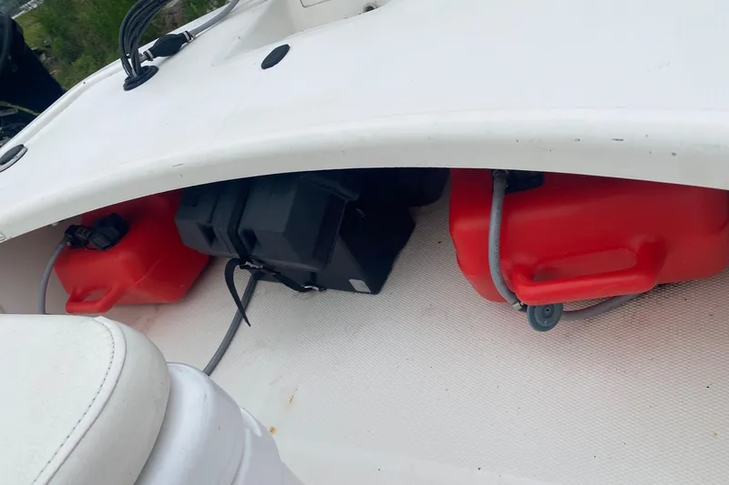 Slide: The Image of 2015 Mako 171 Center Console boat with red fuel tanks and battery storage. - 4