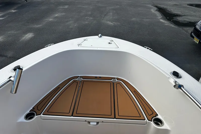 Slide: The Image of 2018 Robalo R180 Center Console boat deck with brown non-slip flooring. - 25