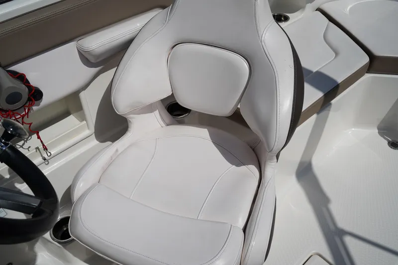 Slide: The Image of 2020 Chaparral 23 SSi OB boat interior with white captain's seat and steering wheel. - 24