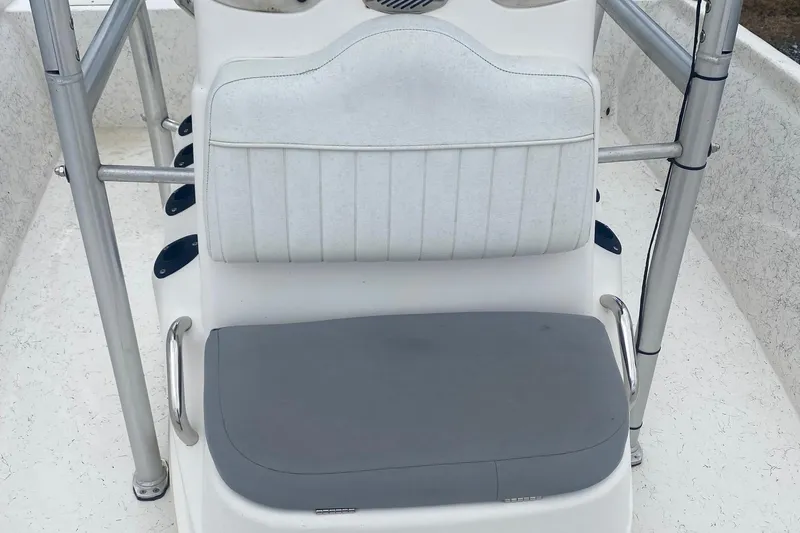 Slide: The Image of 2006 Mako 191 Inshore boat seat with white and gray upholstery. - 8