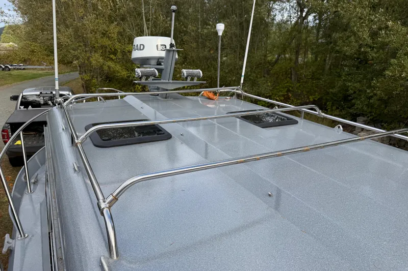Slide: The Image of 2017 KingFisher 2825 Offshore boat roof with radar and antennas, surrounded by trees. - 29