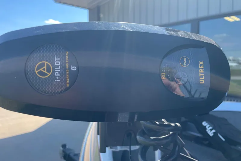 Slide: The Image of Minn Kota Ultrex i-Pilot GPS system on 2018 Ranger Z185 boat. - 10