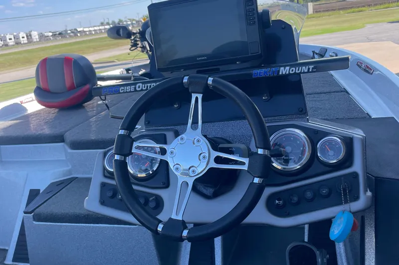 Slide: The Image of 2018 Ranger Z185 boat dashboard with steering wheel, gauges, and mounted electronics. - 6