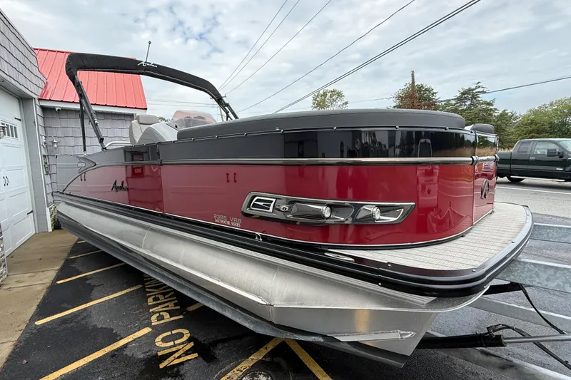 Slide: The Image of 2022 Avalon 2585 Catalina VRB Tri Toon boat with Mercury 250 V-8 Verado engine. - 10