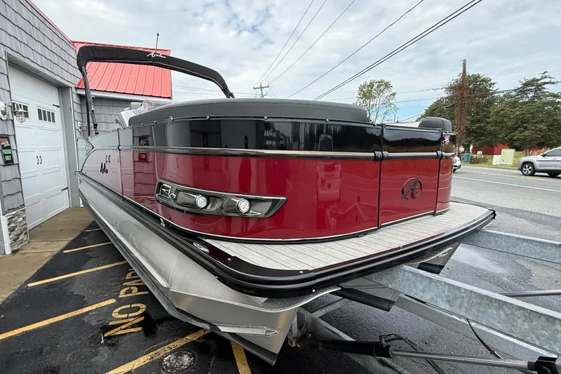Slide: The Image of 2022 Avalon 2585 Catalina VRB Tri Toon boat with Mercury 250 V-8 Verado engine. - 9