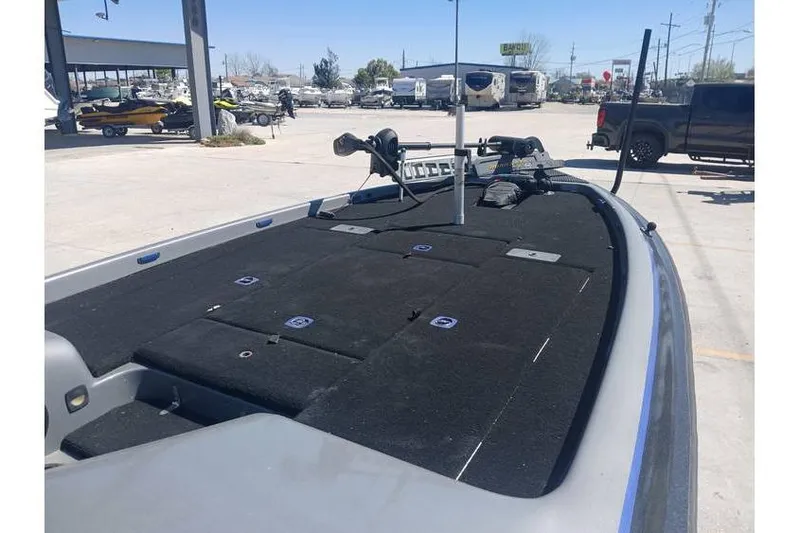 Slide: The Image of 1994 Gambler 21 boat deck with fishing equipment in a parking lot. - 15