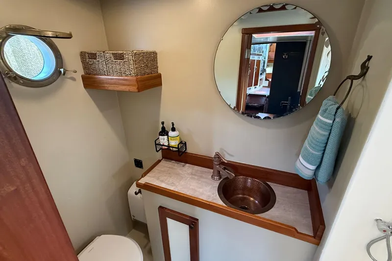 Slide: The Image of Custom 44 Troller - Head - 9