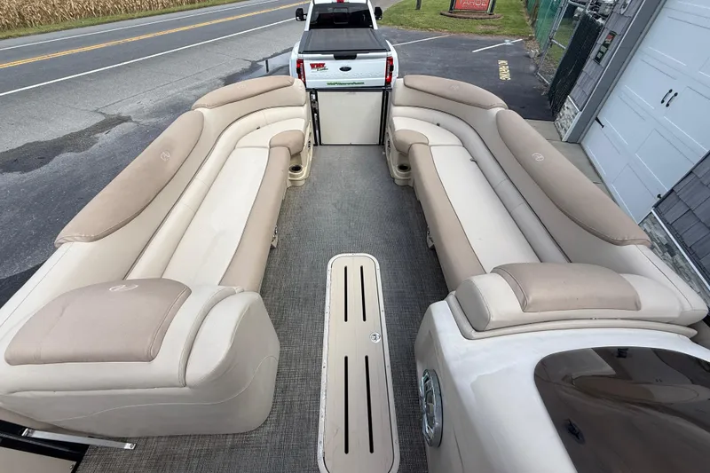 Slide: The Image of 2018 Avalon 2585 Catalina Elite Tri-toon with spacious seating and high-performance design. - 15