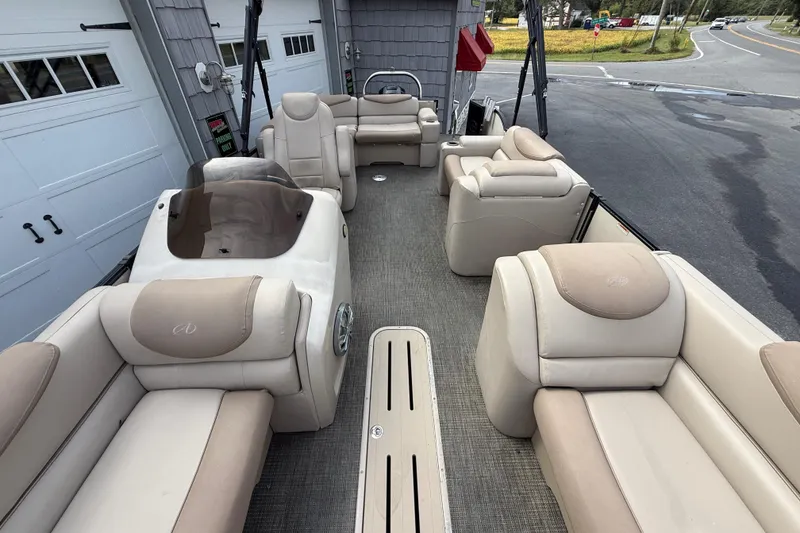 Slide: The Image of 2018 Avalon 2585 Catalina Elite Tri-toon boat with spacious seating and modern design. - 16