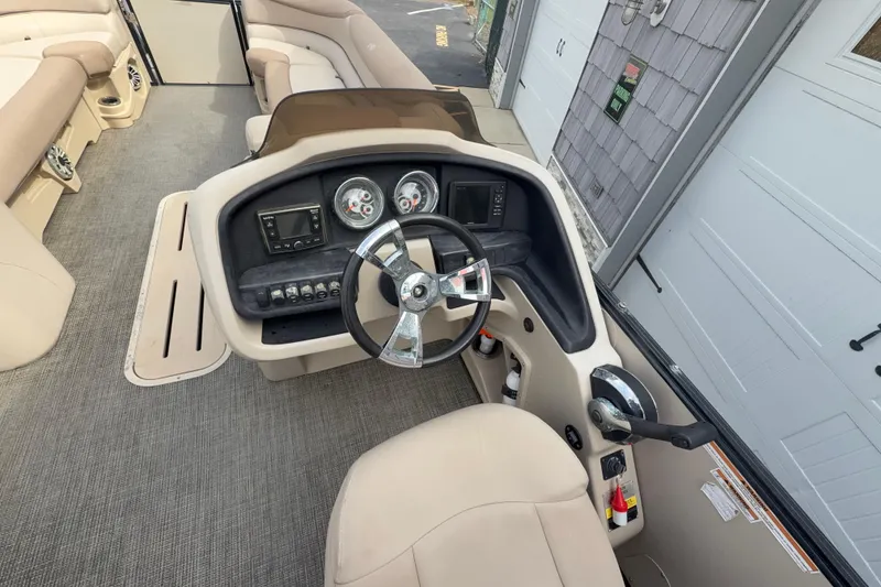 Slide: The Image of 2018 Avalon 2585 Catalina Elite Tri-toon boat dashboard with steering wheel and controls. - 21