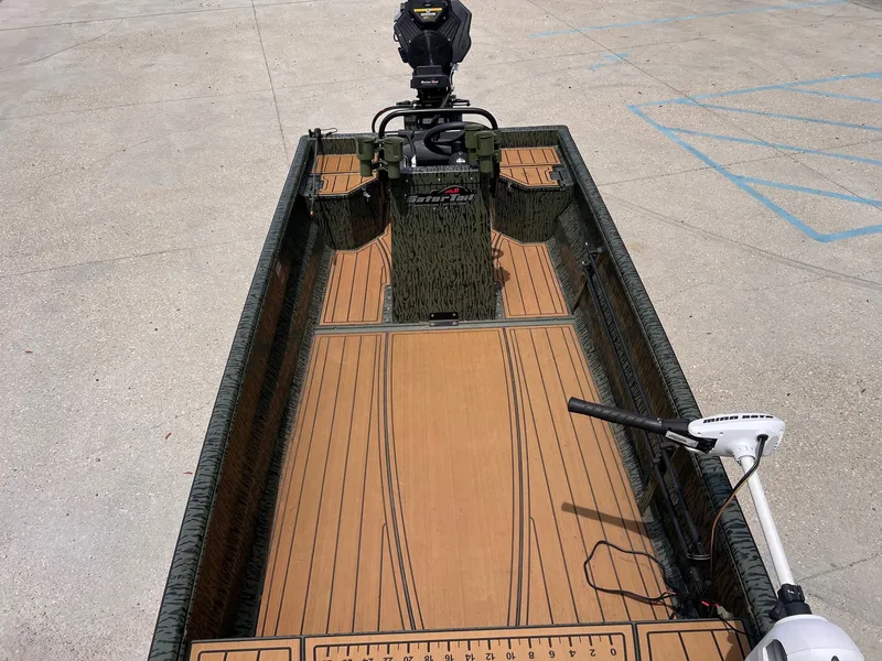 Slide: The Image of Gator-Tail 18x54 Extreme 2023 - 7