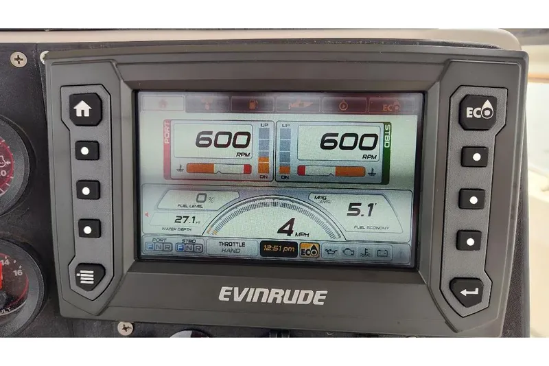 Slide: The Image of Evinrude display on 1995 Ocean Master 31 Center Console showing RPM and fuel data. - 17
