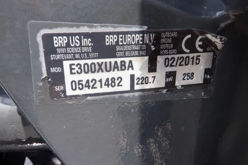 Slide: The Image of Label on Ocean Master 31 Center Console, model E300XUABA, manufactured February 2015. - 54
