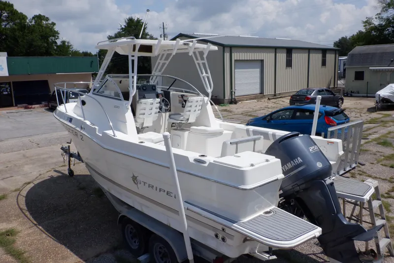 Slide: The Image of 2015 Seaswirl Striper 220 Walkaround boat with Yamaha engine on trailer. - 3