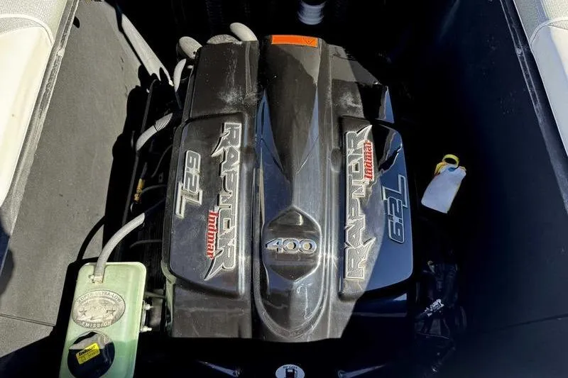 Slide: The Image of 2016 Moomba Mojo engine, Raptor 6.2L, powerful performance. - 8