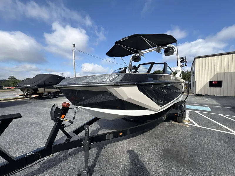 Slide: The Image of Nautique Super Air Nautique GS22 2026 - 10