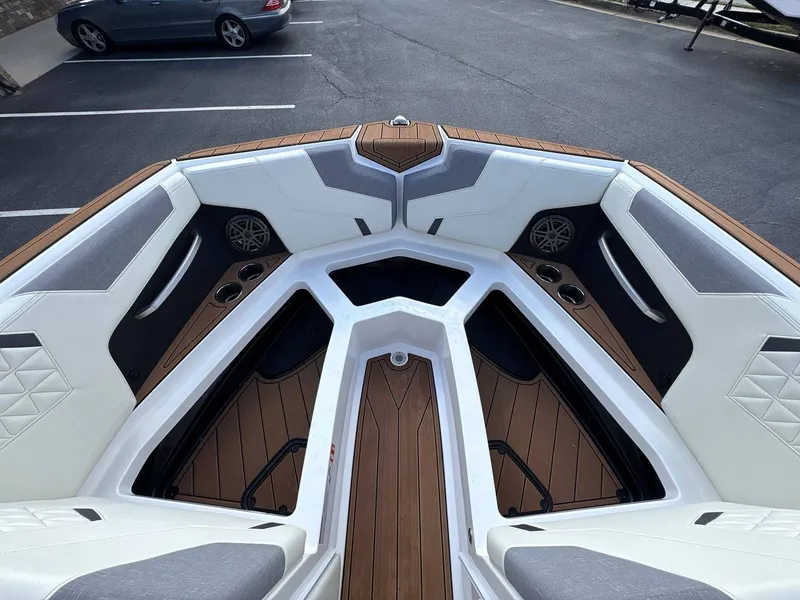 Slide: The Image of Nautique Super Air Nautique GS22 2026 - 23