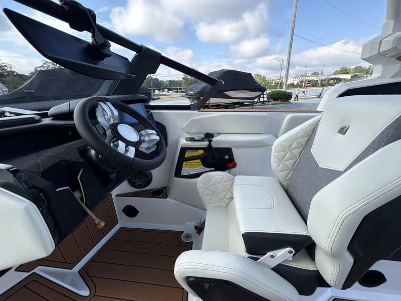 Slide: The Image of Nautique Super Air Nautique GS22 2026 - 25