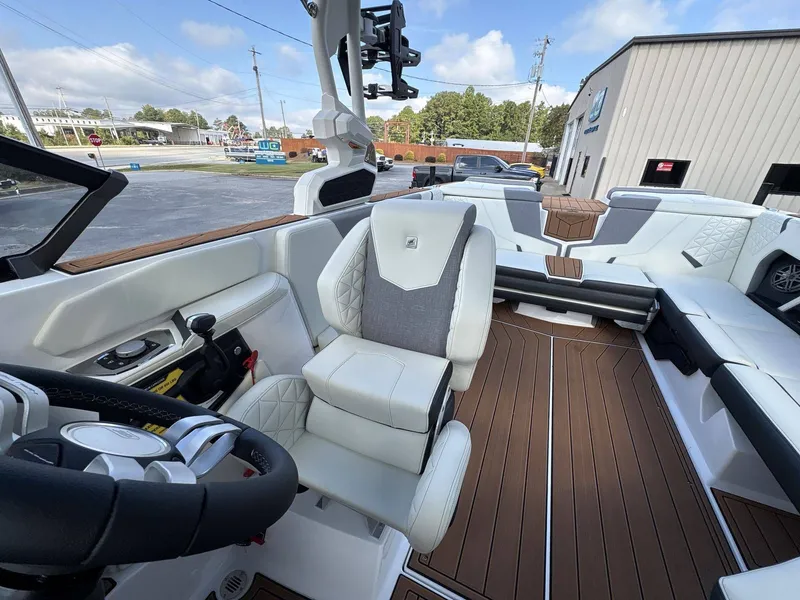 Slide: The Image of Nautique Super Air Nautique GS22 2026 - 32