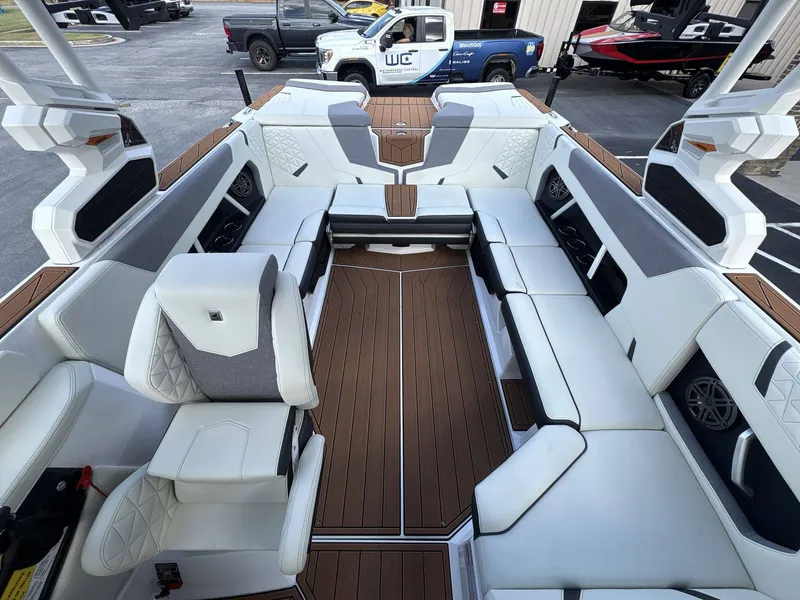 Slide: The Image of Nautique Super Air Nautique GS22 2026 - 33