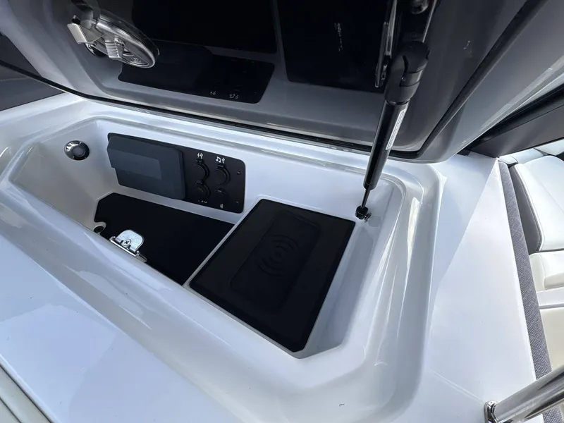 Slide: The Image of Nautique Super Air Nautique GS22 2026 - 37