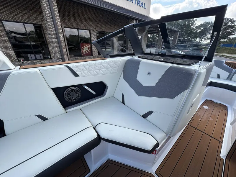 Slide: The Image of Nautique Super Air Nautique GS22 2026 - 41