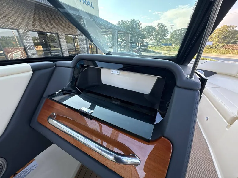 Slide: The Image of Chris-Craft Sportster 25 MR 2026 - 25