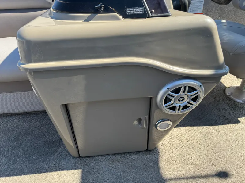 Slide: The Image of Premier 201 Gemini Fish 'n Cruise Pontoon 2011 - 16