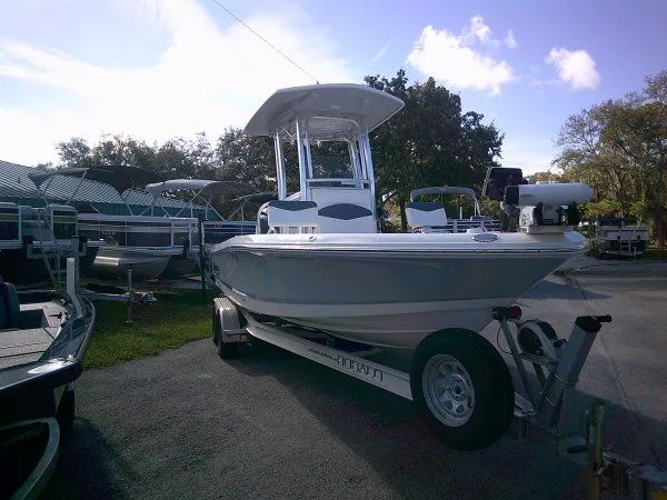 Slide: The Image of Robalo 226 Cayman 2019 - 11