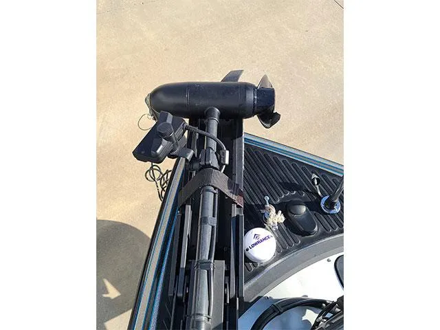 Slide: The Image of 2006 Ranger Z19 Comanche boat with trolling motor and accessories on deck. - 5