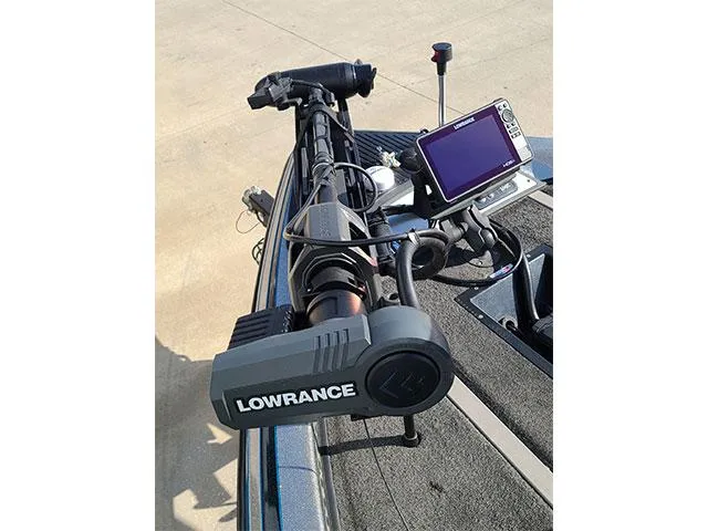 Slide: The Image of 2006 Ranger Z19 Comanche boat with Lowrance fishfinder and trolling motor. - 6