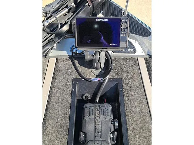 Slide: The Image of 2006 Ranger Z19 Comanche boat dashboard with Lowrance fishfinder and control panel. - 7