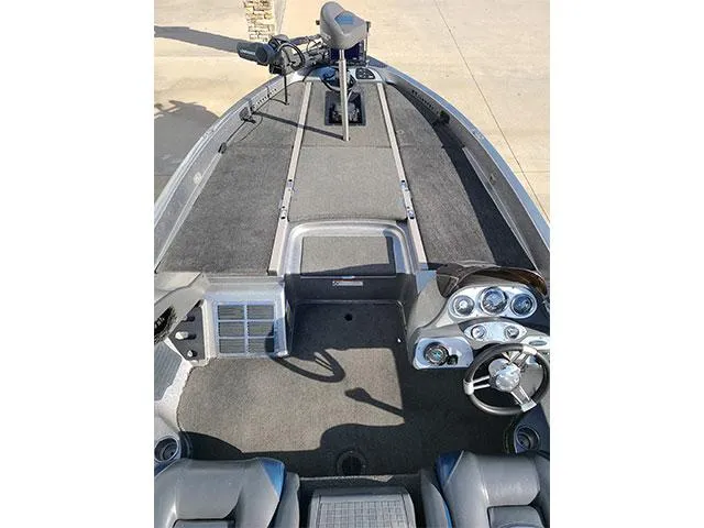 Slide: The Image of 2006 Ranger Z19 Comanche boat interior with steering wheel and control panel. - 8