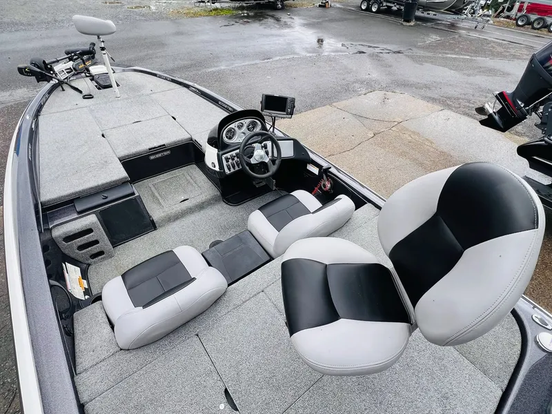 Slide: The Image of Skeeter ZX225 2011 - 10