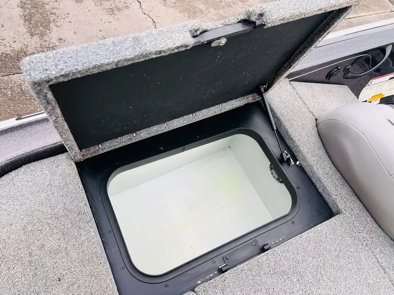 Slide: The Image of Skeeter ZX225 2011 - 11