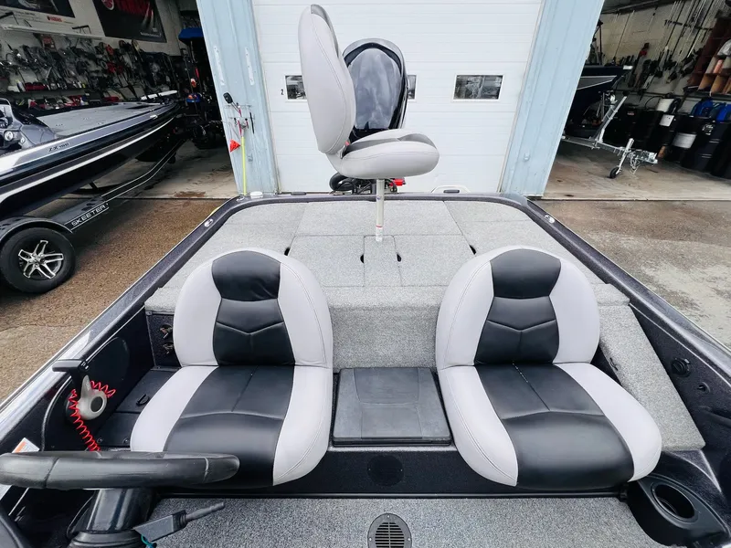 Slide: The Image of Skeeter ZX225 2011 - 15