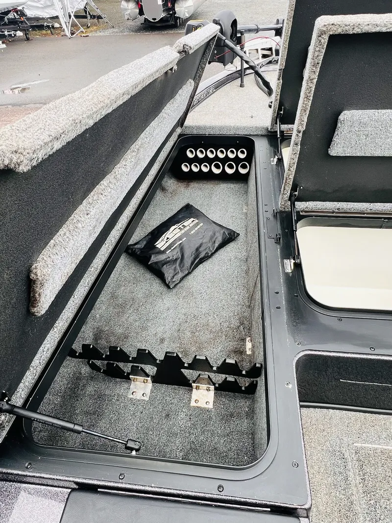 Slide: The Image of Skeeter ZX225 2011 - 19