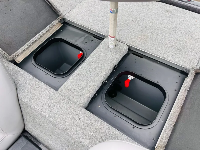 Slide: The Image of Skeeter ZX225 2011 - 2