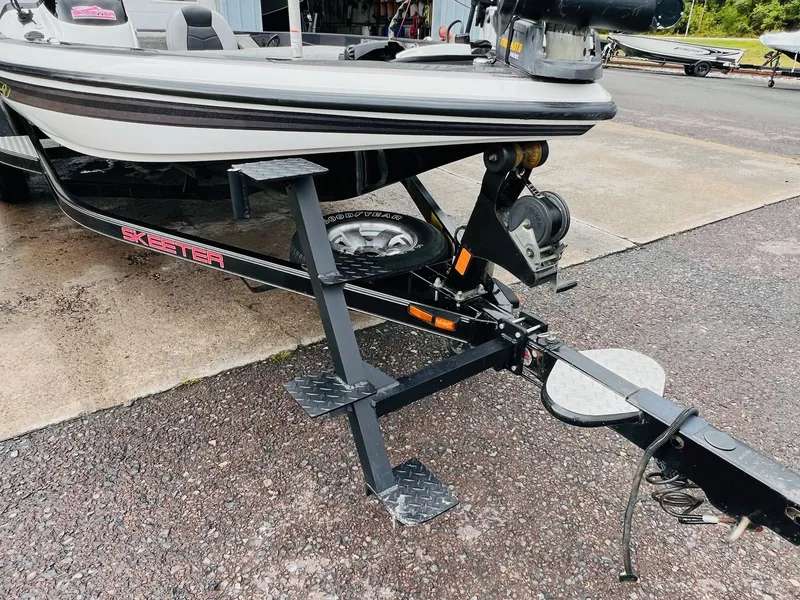 Slide: The Image of Skeeter ZX225 2011 - 20