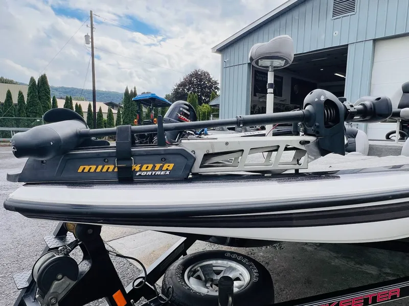 Slide: The Image of Skeeter ZX225 2011 - 22