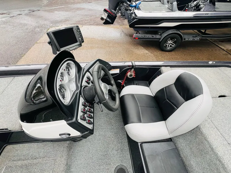 Slide: The Image of Skeeter ZX225 2011 - 24