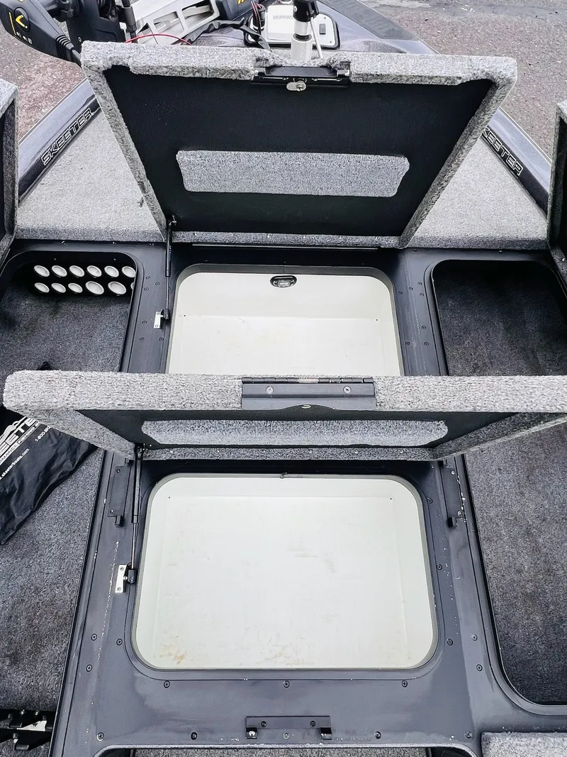 Slide: The Image of Skeeter ZX225 2011 - 25