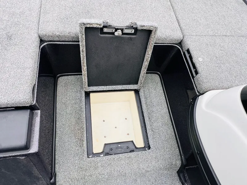 Slide: The Image of Skeeter ZX225 2011 - 28