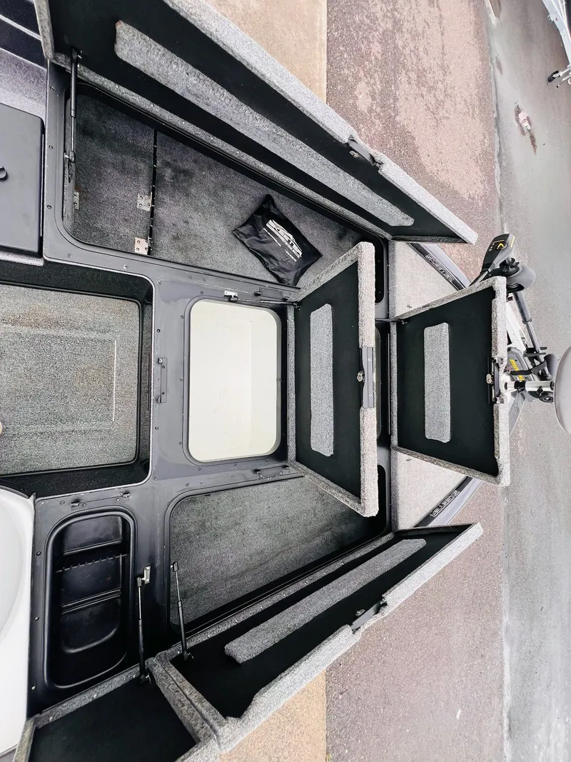 Slide: The Image of Skeeter ZX225 2011 - 29