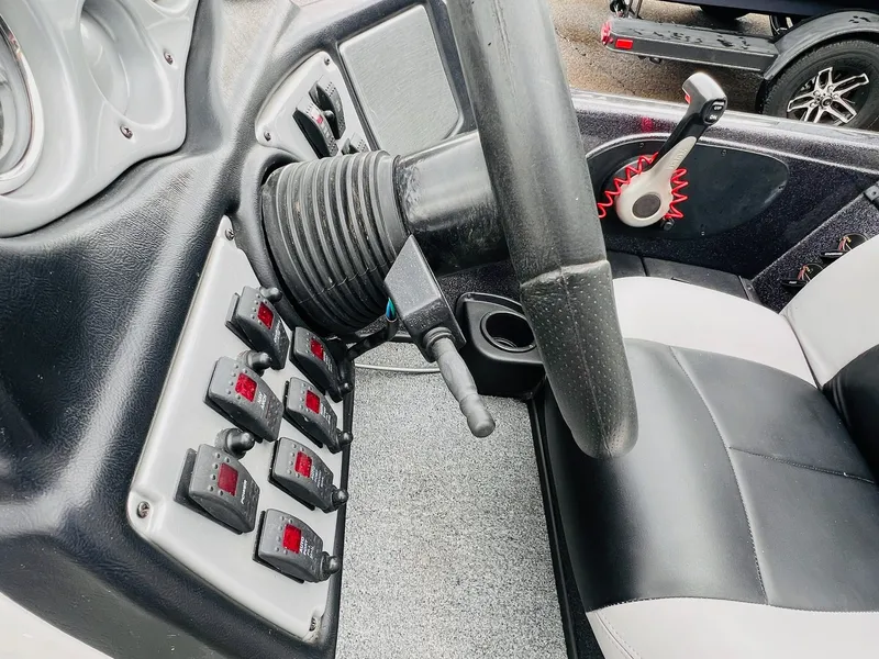 Slide: The Image of Skeeter ZX225 2011 - 31