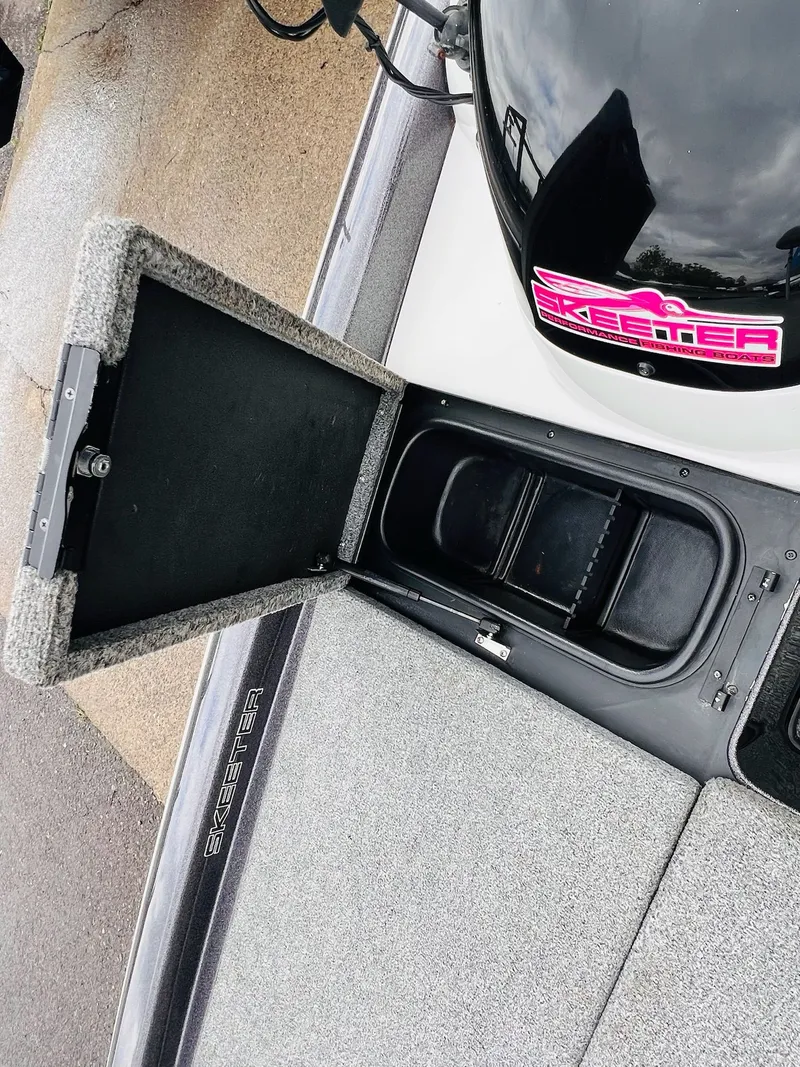 Slide: The Image of Skeeter ZX225 2011 - 32