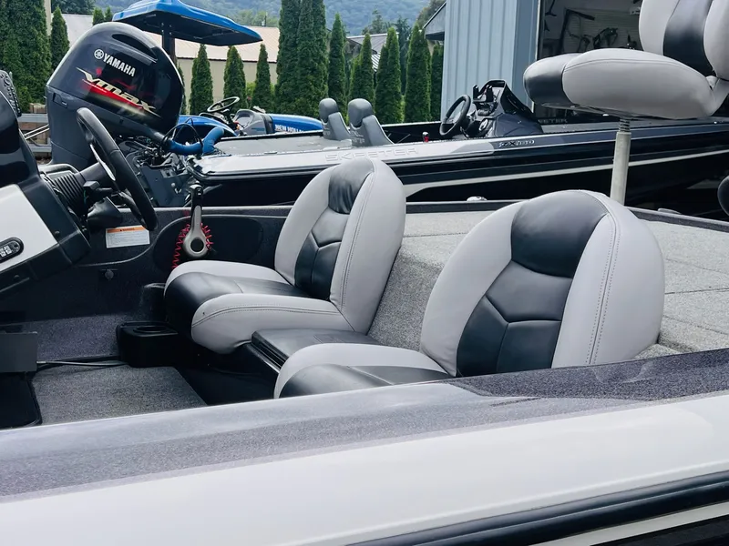 Slide: The Image of Skeeter ZX225 2011 - 37