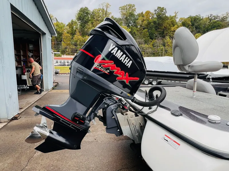 Slide: The Image of Skeeter ZX225 2011 - 8